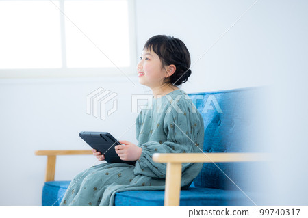 Kids living room tablet 99740317