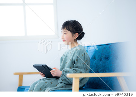 Kids living room tablet 99740319