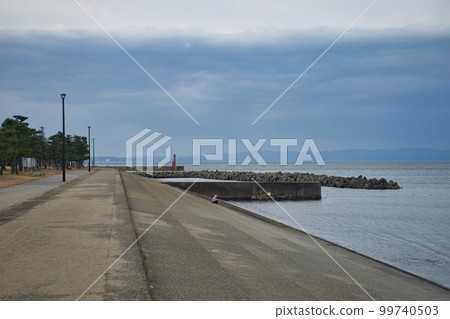 A view of Imizu City and Himi City in the west direction from Yaezuhama, Toyama City 99740503