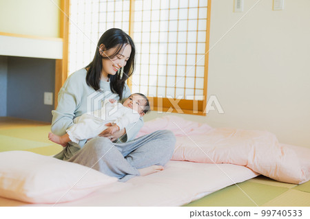 媽媽抱著寶寶的日式房間 99740533
