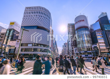 Tokyo cityscape in Japan I want to see the intersection of Ginza 4-chome in the corona disaster. On the right side of the screen is the closed San-ai = 20th. Tokyo cityscape in Japan I want to see the intersection of Ginza 4-chome in the corona disaster. On the right side of the screen is the closed San-ai = 20th. 99740831