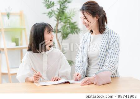 Girl studying 99741908