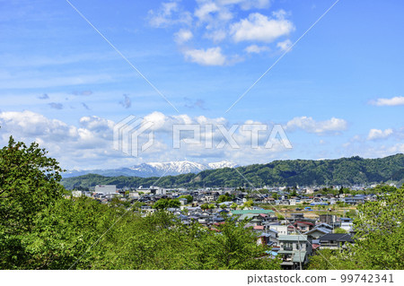 From Eboshiyama Park, Nanyo City, Yamagata Prefecture, in the fresh greenery 99742341