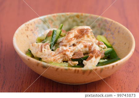 Chicken and Cucumber with Plum Meat 99743873