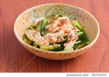 Chicken and Cucumber with Plum Meat 99743874