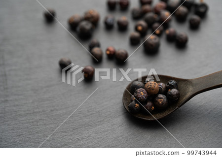 Juniper berry Juniper berry 99743944