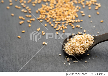 White sesame 99743957