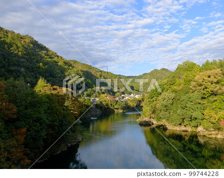 岐阜縣川邊町飛騨川 99744228