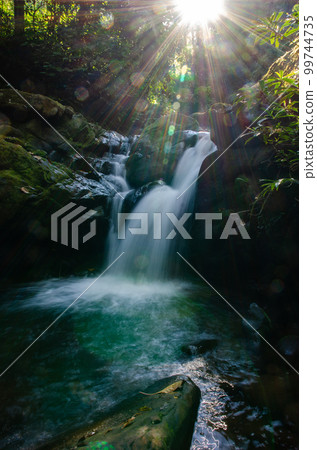 smooth waterfall emerald color with sunray 99744735