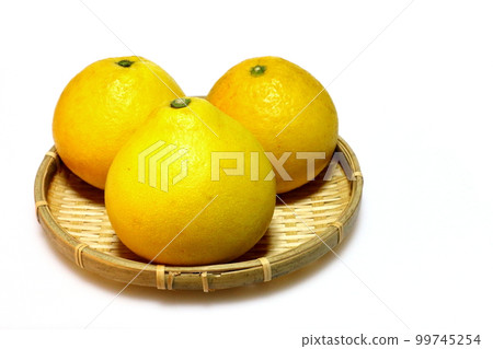 delicious pomelo 99745254