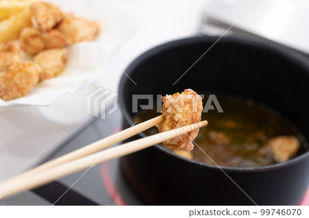 A housewife making fried chicken in her home IH kitchen 99746070