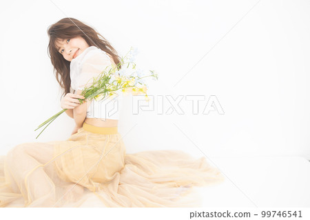 Woman holding a bouquet Beauty image 99746541