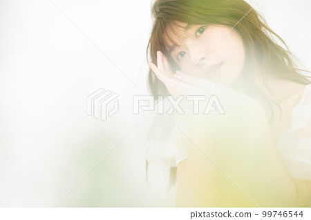 Female beauty image 99746544