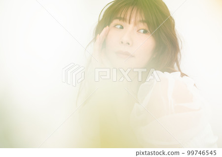 Female beauty hairstyle 99746545