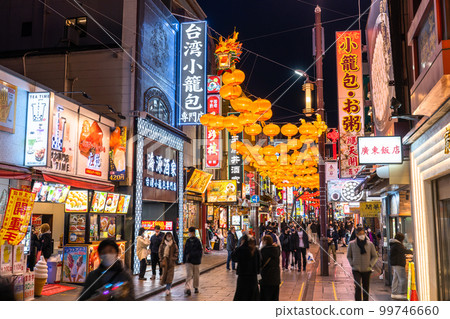 《神奈川縣》橫濱中華街夜景/中國新年裝飾 99746660
