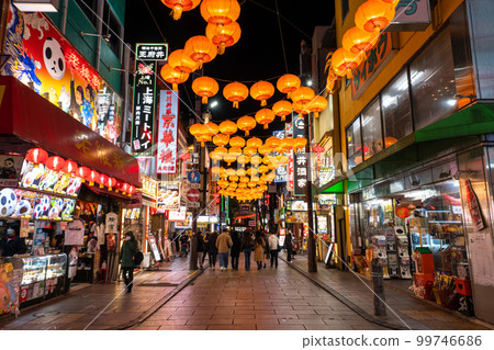 《神奈川縣》橫濱中華街夜景/中國新年裝飾 99746686