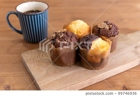 自製鬆餅和熱咖啡 自製鬆餅和熱咖啡 99746936