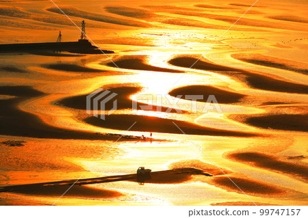 [Kumamoto Prefecture] Evening view of Okoshiki beach on a superb view day 99747157