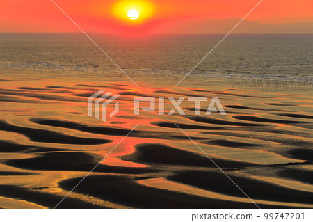 [Kumamoto Prefecture] Evening view of Okoshiki beach on a superb view day 99747201