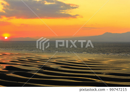 [Kumamoto Prefecture] Evening view of Okoshiki beach on a superb view day 99747215