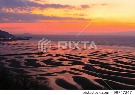 [Kumamoto Prefecture] Evening view of Okoshiki beach on a superb view day 99747247