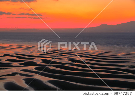 [Kumamoto Prefecture] Evening view of Okoshiki beach on a superb view day 99747297