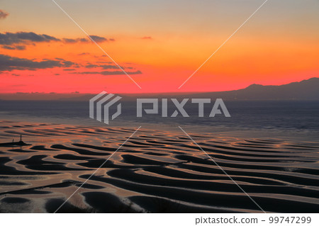 [Kumamoto Prefecture] Evening view of Okoshiki beach on a superb view day 99747299