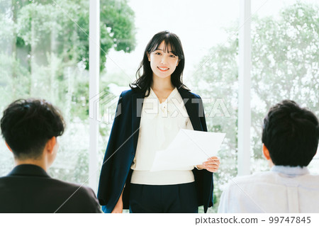 Business woman Business woman 99747845