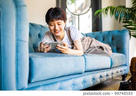 智能手機的女人 99748583