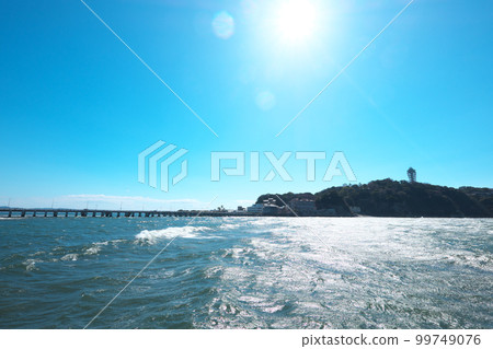 Blue sky, sun and Enoshima 99749076