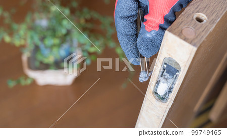 Removes dust accumulated on door rollers (sliding doors) 99749465