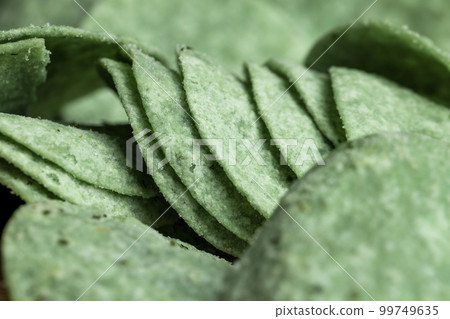 Thin and delicious green potato chips 99749635