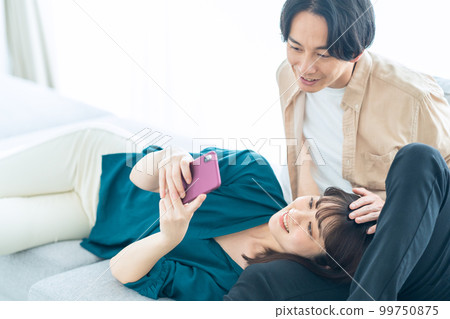 Married couple, family, lifestyle, living room 99750875