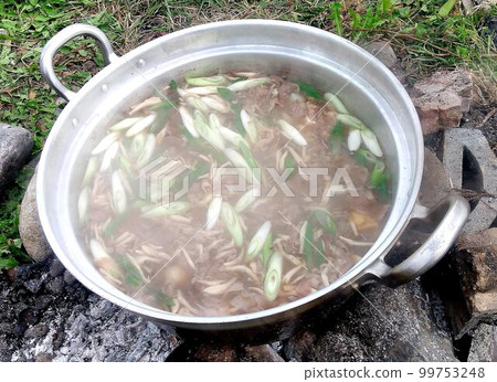 Taste the local taste of Yamagata's autumn on the riverbed... Imoni 99753248