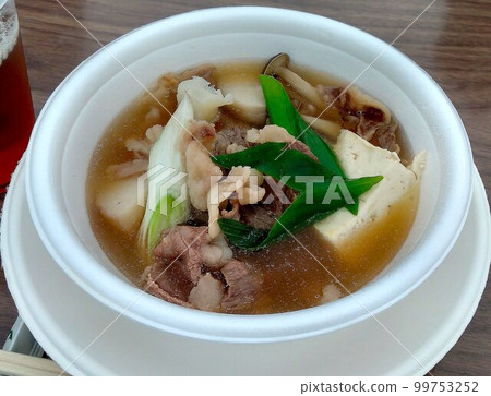 Taste the local taste of Yamagata's autumn on the riverbed... Imoni 99753252