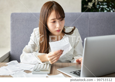 A woman chased by a final tax return 99753512