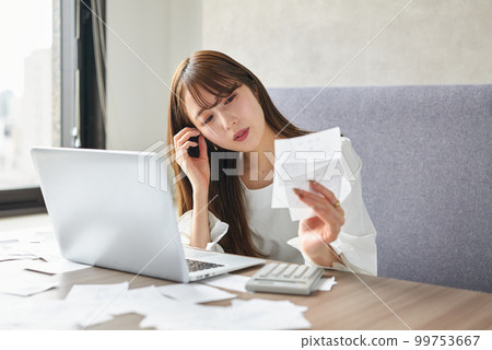 A woman chased by a final tax return 99753667