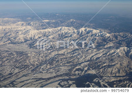 冬季的日本本州，航拍，花捲機場與日航JAL一起飛~大阪伊丹機場，東北雪山，北阿爾卑斯山，佐渡島 99754079