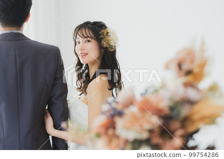 Wedding bride and groom 99754286