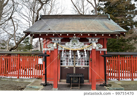 Sesshoseki Inari Shrine, a power spot in the precincts of Isasumi Shrine where snow remains in Aizuwakamatsu City, Fukushima Prefecture Sesshoseki Inari Shrine, a power spot in the precincts of Isasumi Shrine where snow remains in Aizuwakamatsu City, Fukushima Prefecture 99755470
