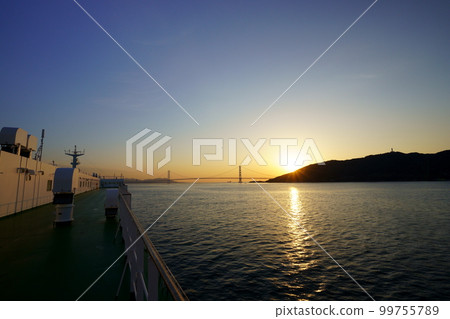 Sunrise over the Akashi Kaikyo Bridge seen from the ferry 99755789