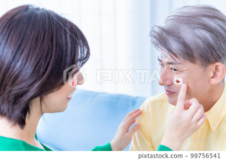 一對親子貼臉貼支持日本國家隊 99756541