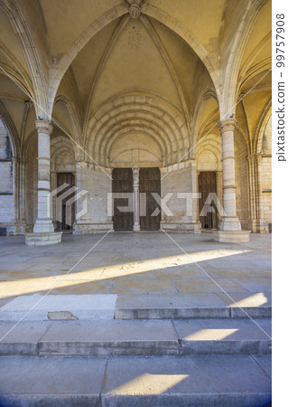 Basilique Notre-Dame de Beaune, Beaune, Burgundy, France 99757908