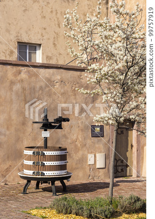 Old wine press in Ammerschwihr, Alsace, France Old wine press in Ammerschwihr, Alsace, France 99757919