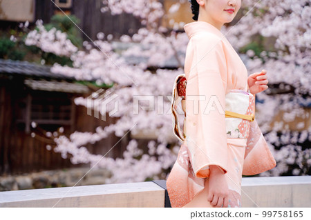Kimono woman and cherry blossoms Kyoto 99758165
