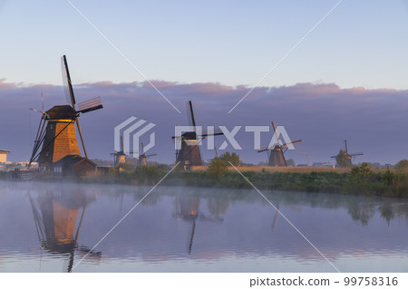 Traditional Dutch windmills in Kinderdijk - Unesco site, The Netherlands Traditional Dutch windmills in Kinderdijk - Unesco site, The Netherlands 99758316
