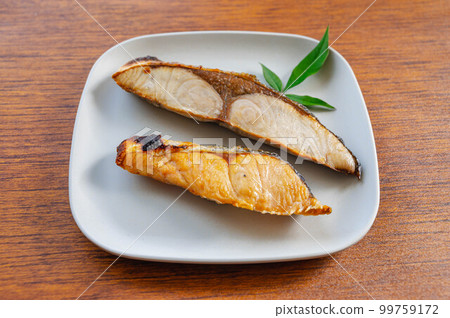 2 kinds of grilled fish 99759172