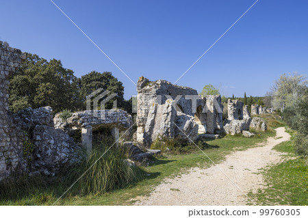 Barbegal aqueduct (Aqueduc Romain de Barbegal) near Arles, Fontvieille, Provence, France Barbegal aqueduct (Aqueduc Romain de Barbegal) near Arles, Fontvieille, Provence, France 99760305