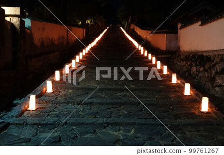 A row of lanterns illuminating the steps on the slope of the counter at the Kitsuki City Moon Viewing Festival (Mid-Autumn Moon) 99761267