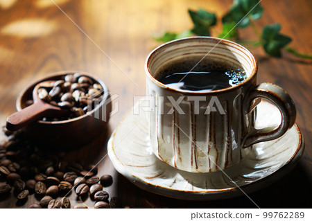 陽光下的咖啡 99762289